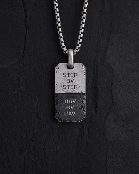 Anhänger SCHRITT FÜR SCHRITT in Sterlingsilber