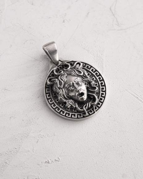 Srebrny wisiorek GORGON MEDUSA 4