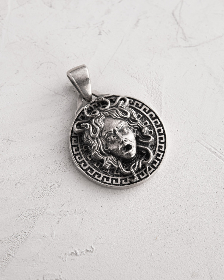 Srebrny wisiorek GORGON MEDUSA 4