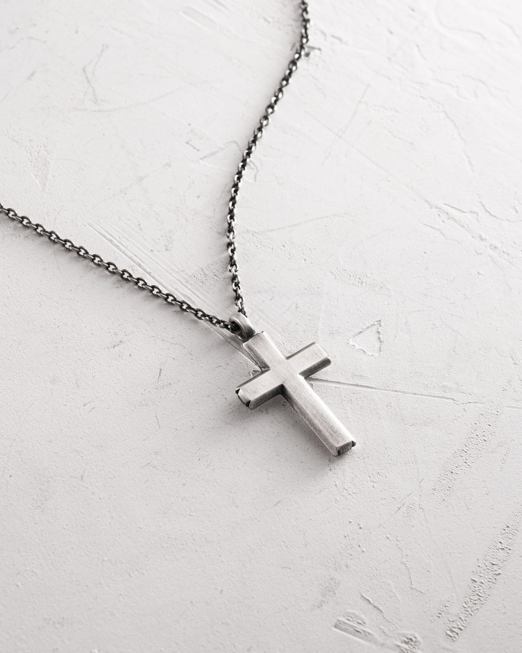 Kreuz VÉRITÉ an einer Kette in Sterlingsilber 3