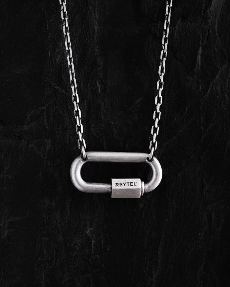 Anhänger KARABIN an einer Kette in Sterlingsilber