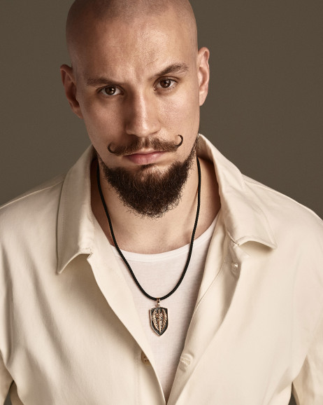 Seidenschnur FACET mit Rotgoldeinsätzen 2