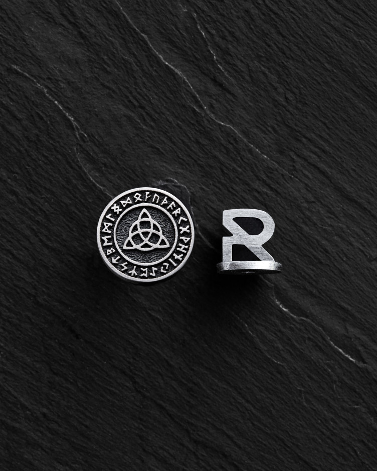 Einzelohrstecker TRIQUETRA. RUNES in Sterlingsilber